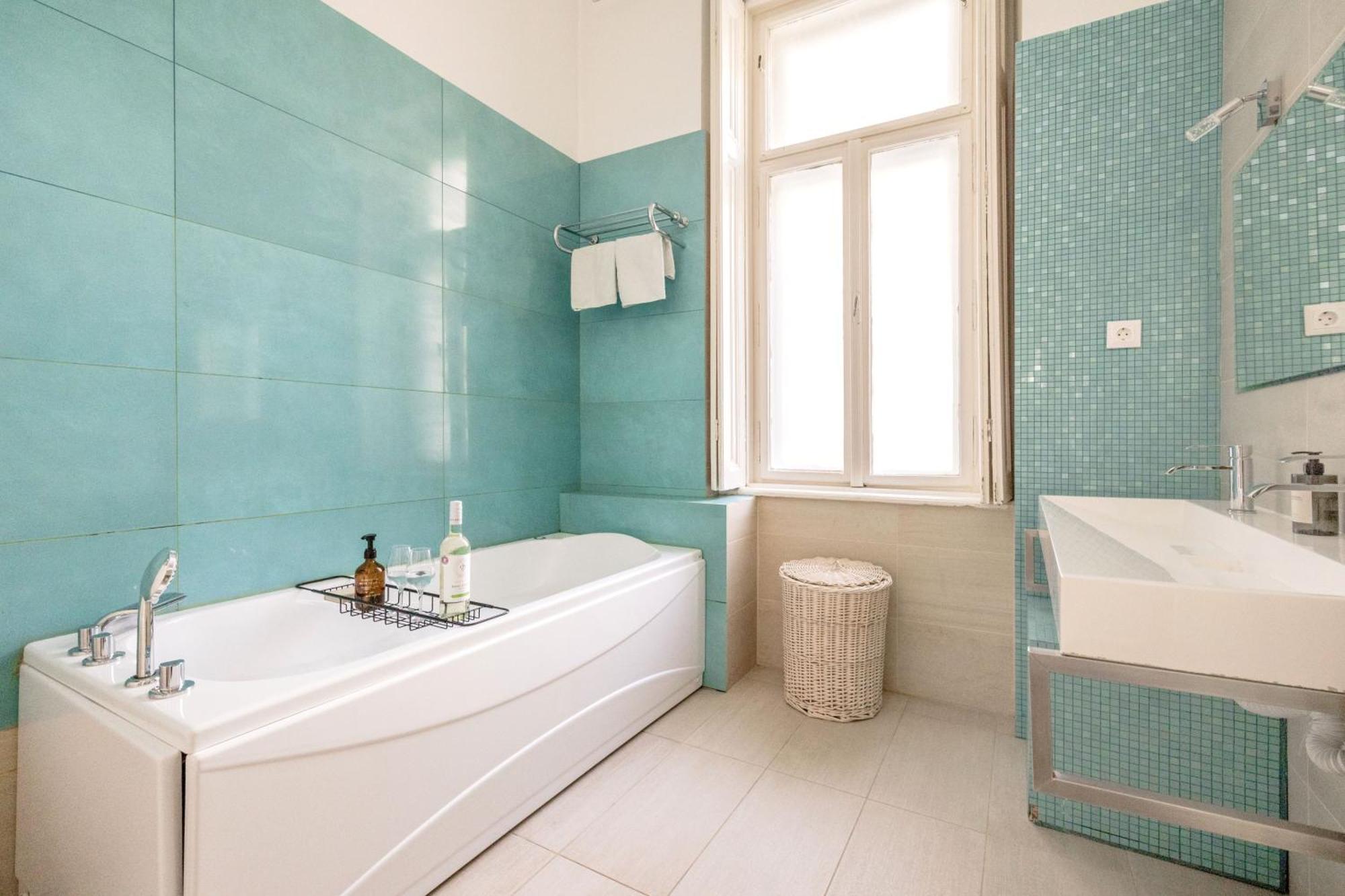 Wellness Retreat With Sauna & Jacuzzi - 1 Min To Opera Budapest Exterior photo