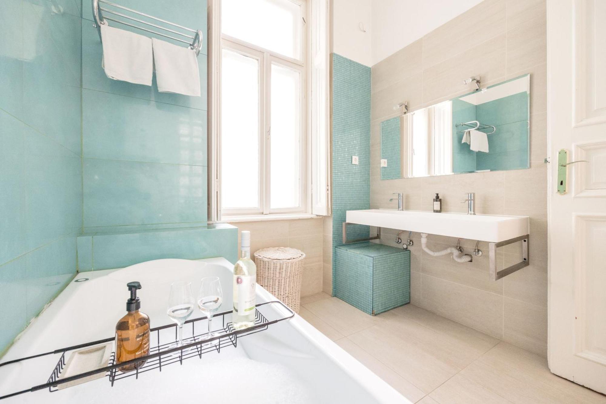 Wellness Retreat With Sauna & Jacuzzi - 1 Min To Opera Budapest Exterior photo
